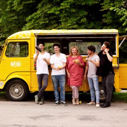 Family FOOD TRUCK 3-2